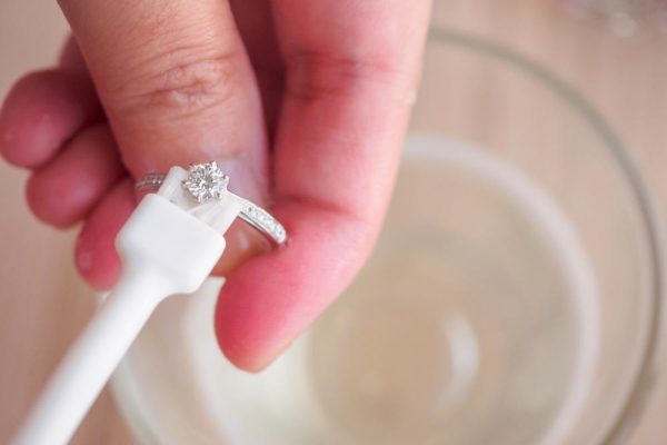Cách vệ sinh trang sức bạc