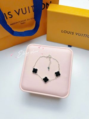 mẫu vòng tay bạc đẹp cho nữ