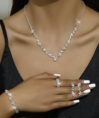 Vòng bạc nữ trang sức quen thuộc của phái đẹp