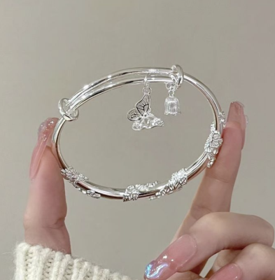 Vòng bạc nữ thiết kế truyền thống